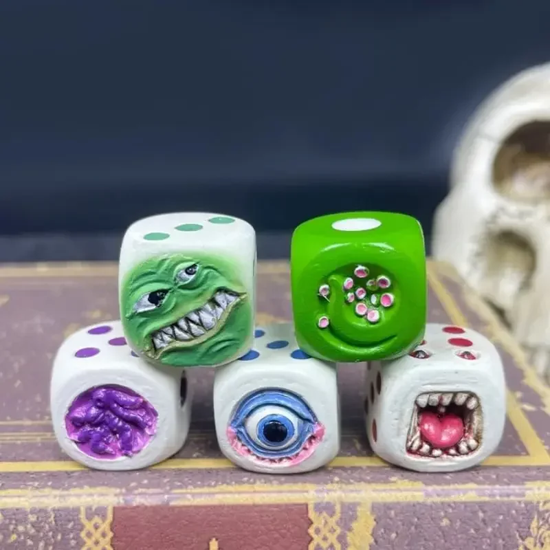 Набор кубиков из смолы с изобр – обзор и цена Board Game Monster