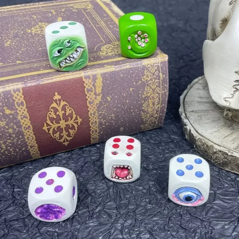 Набор кубиков из смолы с изобр – обзор и цена Board Game Monster